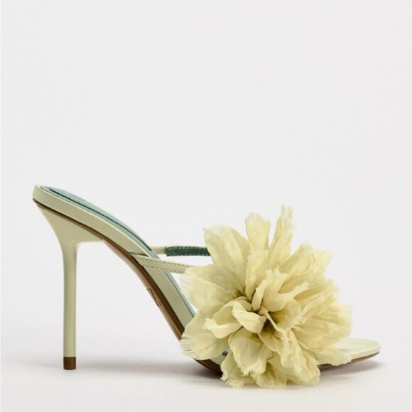 ZARA HEELED SANDALS WITH MAXI FLOWER - Picture 2 of 7